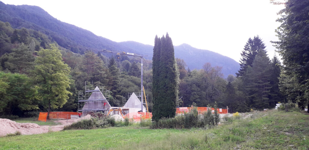 Nova šola za Rezijo, blizu Bile so dela stekla _ Nuova scuola di Resia, vicino a San Giorgio il lavori sono iniziati